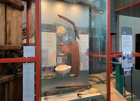 Alt text: a display of Aboriginal artefacts, including meara/meero (spear thrower), kodj (axe/club), Gietch/Gidgee (Spear) and baler shell.